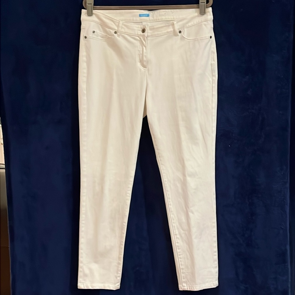 J McLaughlin White Jeans with front pockets sewn shut and back pockets open.